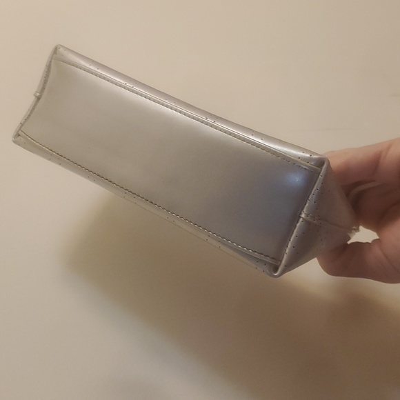 Kate Spade Little Shiloh Metro Spade Case. - Picture 6 of 13